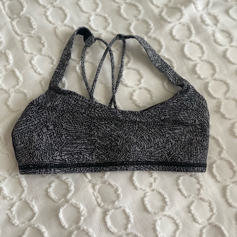 Lululemon sports bra